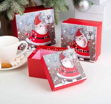 Коробка для подарков Дед Мороз в шапке с блёсками средняя 11*11*7 см